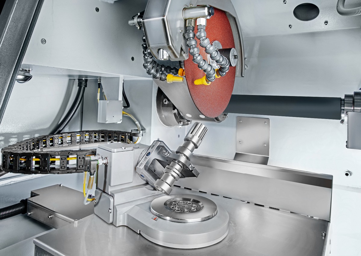 Qness (QATM) Floor-standing 5-axis Cutting Robot Brillant 3D _2 Qness (QATM) Floor-standing 5-axis Cutting Robot Brillant 3D _2