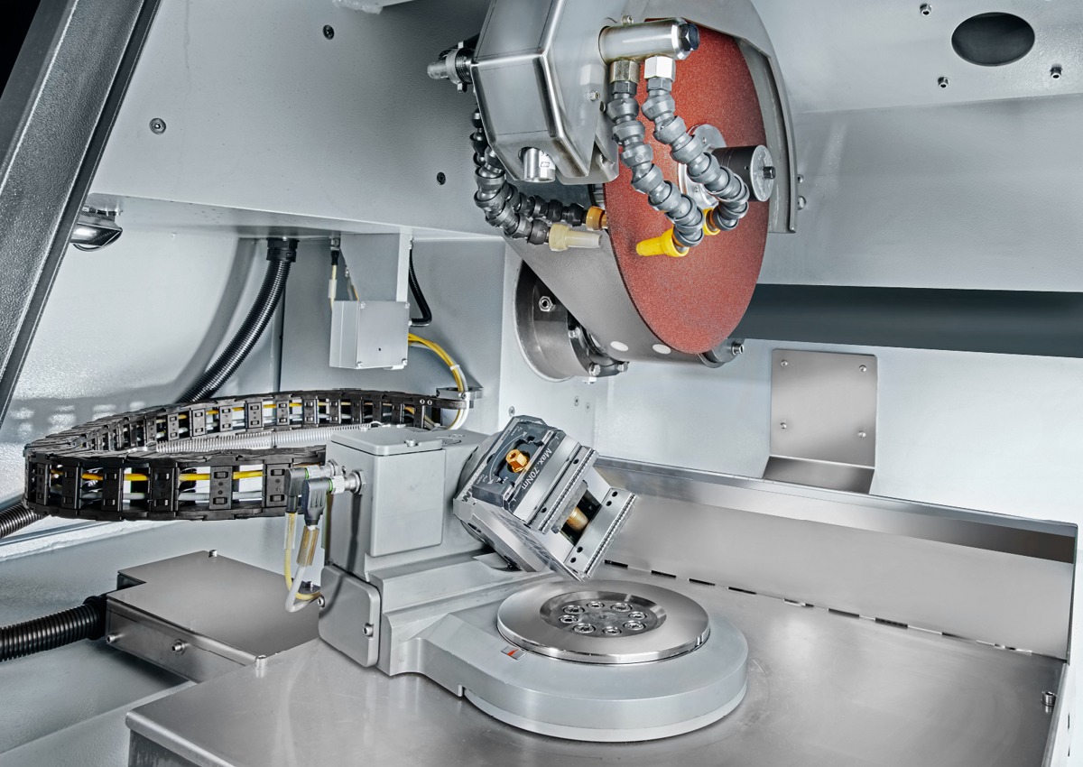 Qness (QATM) Floor-standing 5-axis Cutting Robot Brillant 3D _3 Qness (QATM) Floor-standing 5-axis Cutting Robot Brillant 3D _3