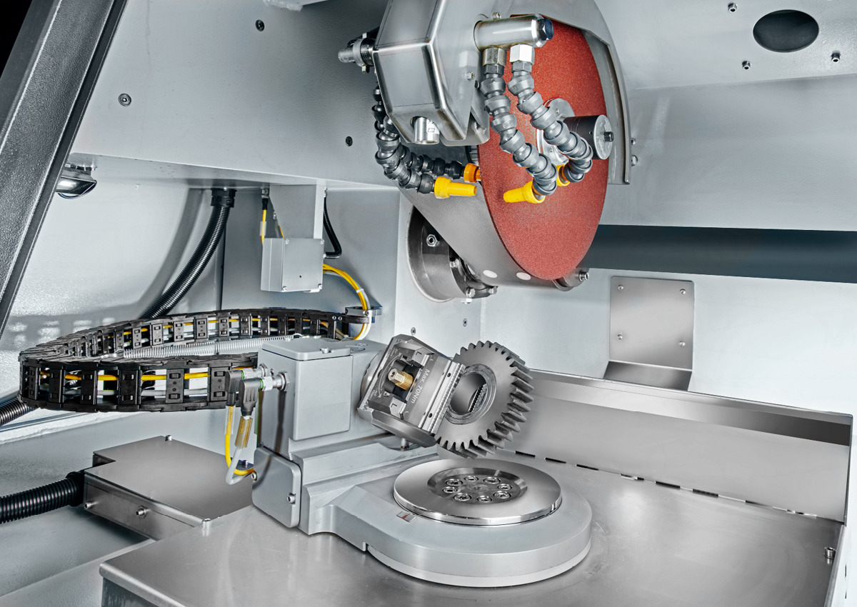 Qness (QATM) Floor-standing 5-axis Cutting Robot Brillant 3D _4 Qness (QATM) Floor-standing 5-axis Cutting Robot Brillant 3D _4