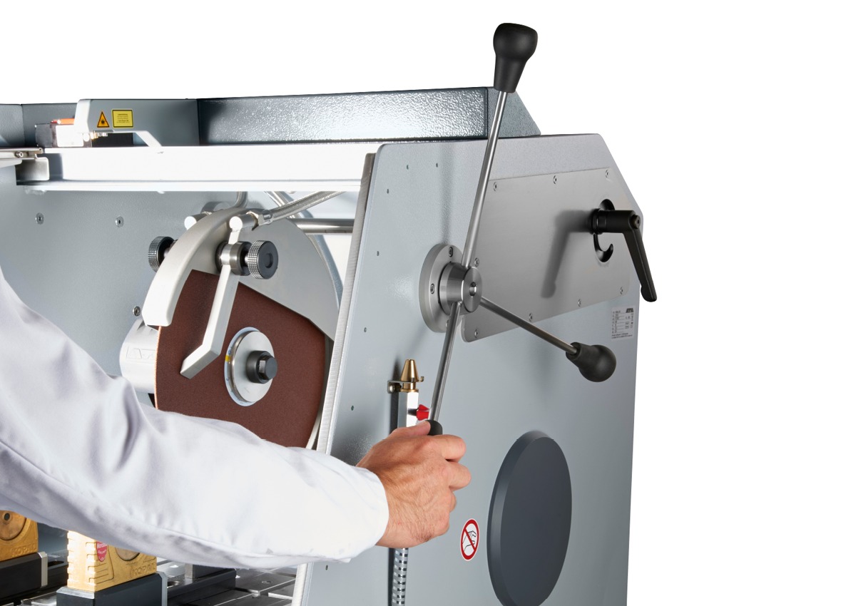 Qness (QATM) Floor-standing Cut-off machine Brillant 255_1 Qness (QATM) Floor-standing Cut-off machine Brillant 255_1