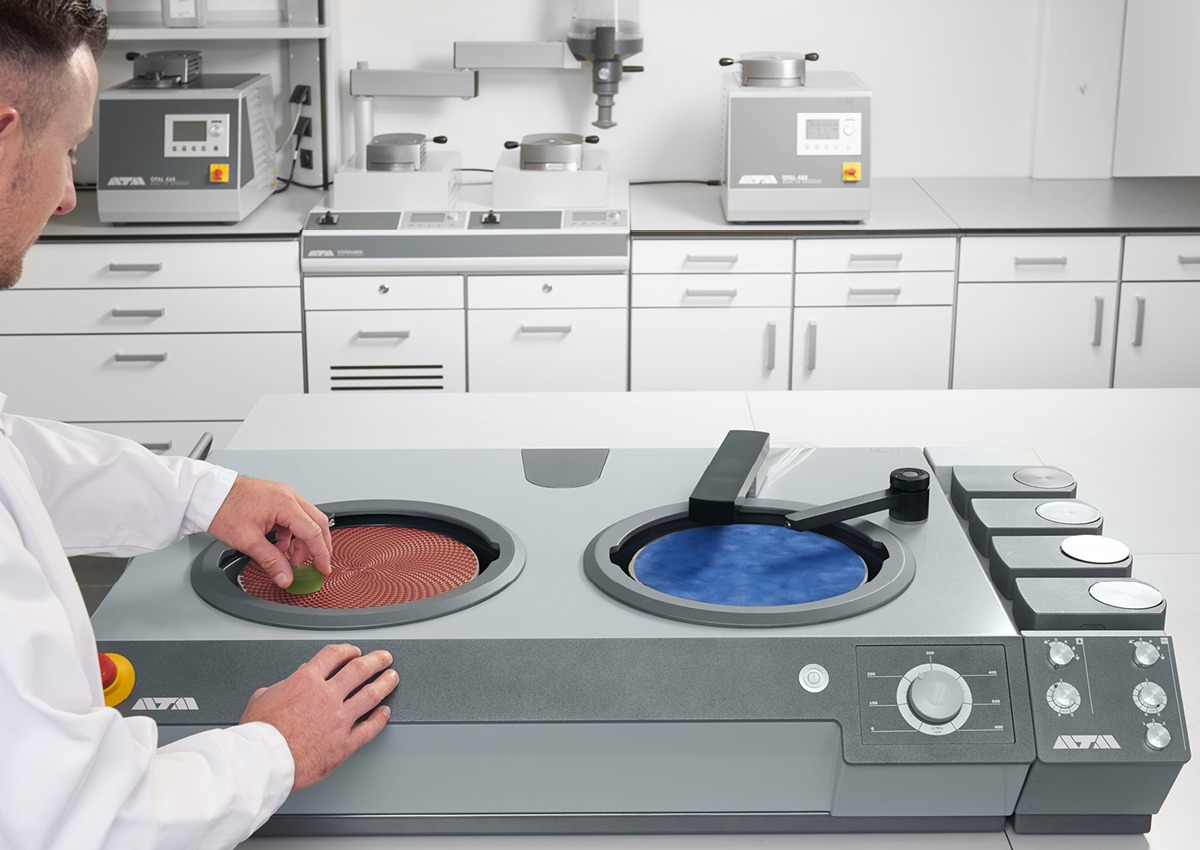 Qness (QATM) Grinding & Polishing Machine Saphir 250 M2_1 Qness (QATM) Grinding & Polishing Machine Saphir 250 M2_1