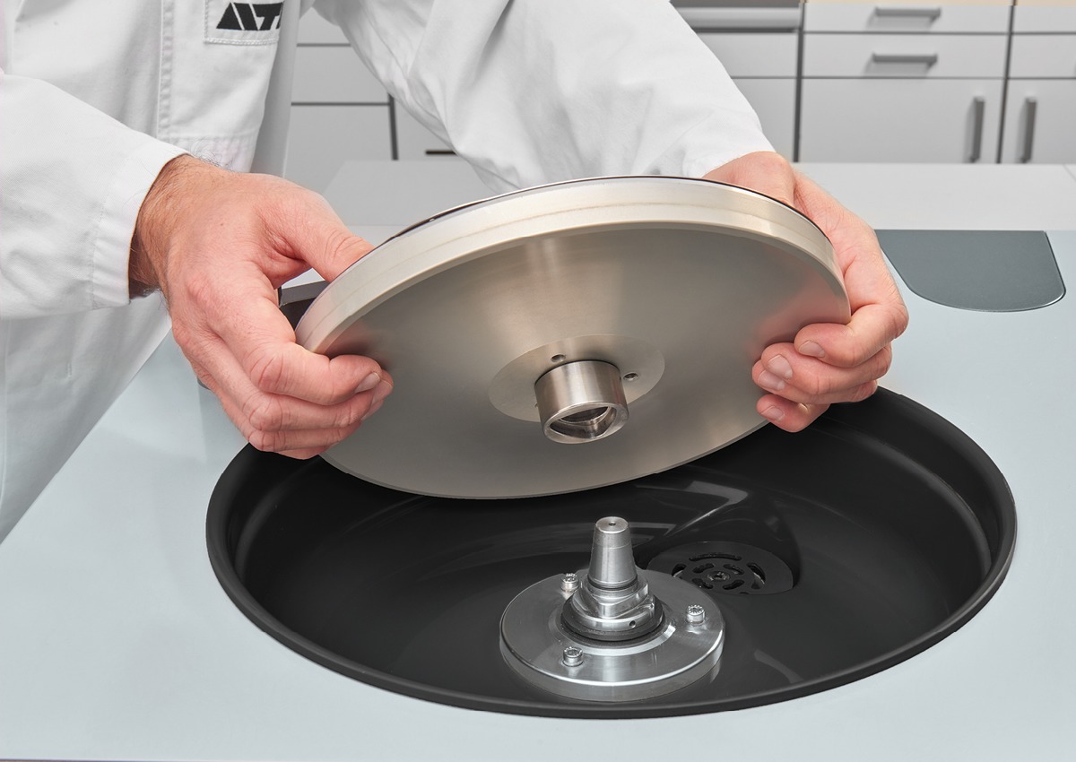 Qness (QATM) Grinding & Polishing Machine Saphir 250 M2_2