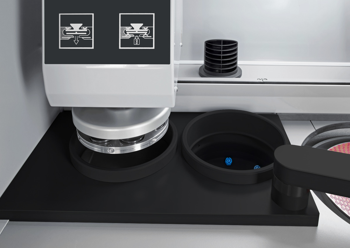 Qness (QATM) Grinding & Polishing Robot Qpol 250 BOT_1 Qness (QATM) Grinding & Polishing Robot Qpol 250 BOT_1